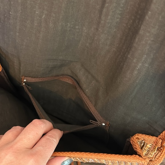 NWOT ratan cross body purse. - Picture 6 of 6